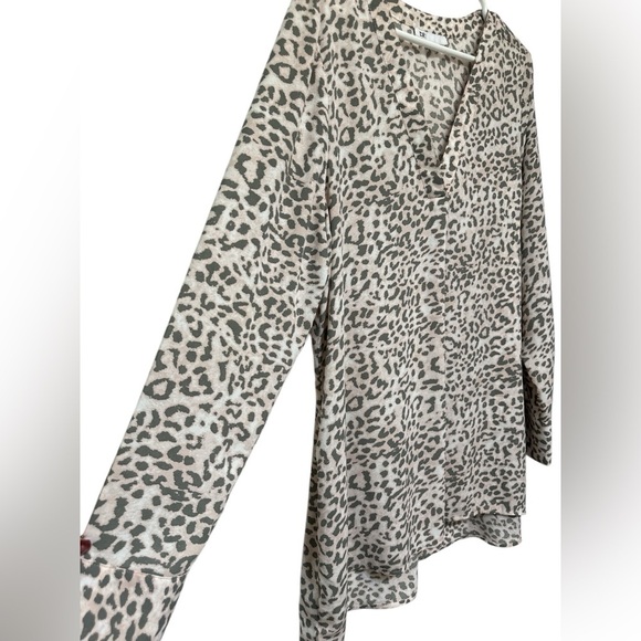 Dr2 Top Animal Print Pink Gray Blouse Long Sleeve - Picture 3 of 6